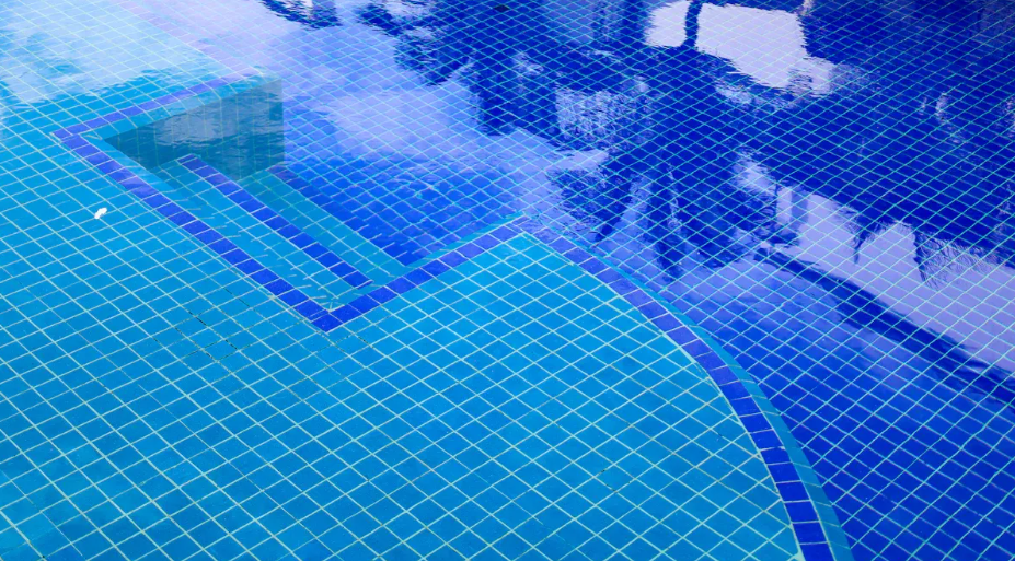 Comprender la sobreestabilizaci&oacute;n y su impacto en el agua de la piscina
