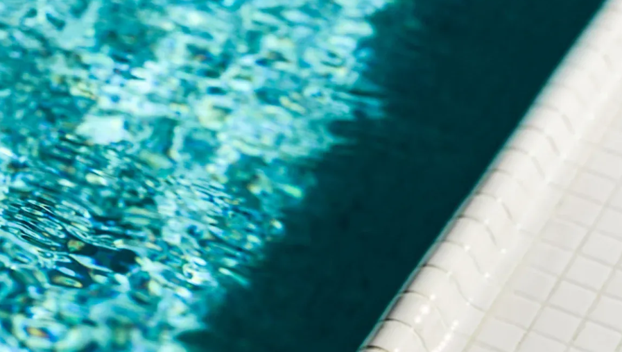 C&oacute;mo abrir su piscina de forma segura utilizando los productos qu&iacute;micos del a&ntilde;o pasado